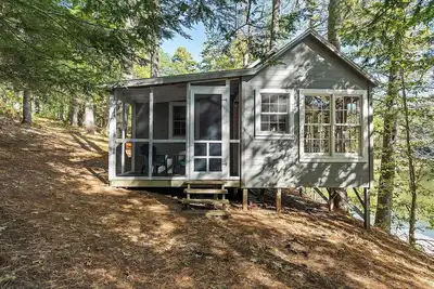 Image de Maine summer dreams come true! Rustic 3-bedroom on the water with private dock
