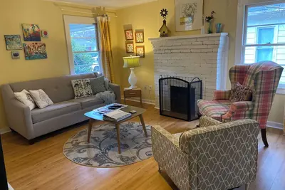 Image de Pet friendly, adorable 3-bedroom bungalow in foodie town Raleigh!