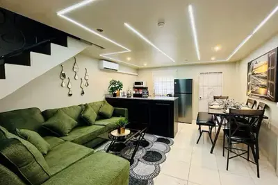 Image de Very Safe Clean Comfortable, Excellent Location\nRenovated Townhouse San Fernando