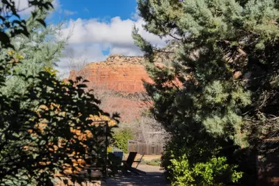 Image de Walkable Uptown Sedona Retreat with Red Rock Views