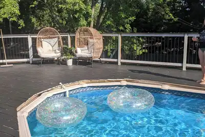 Image de Plant-Filled Retreat | Yoga Room, Large Deck & Fire Pit | Near Presqu’ile + Pec