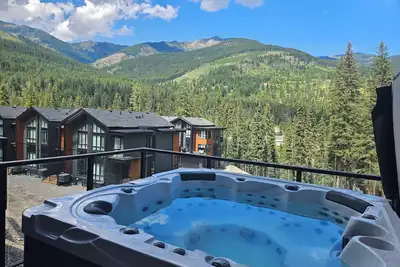 Image de Nordix Townhouse | 3 Bdrm | Pet friendly | Hot Tub