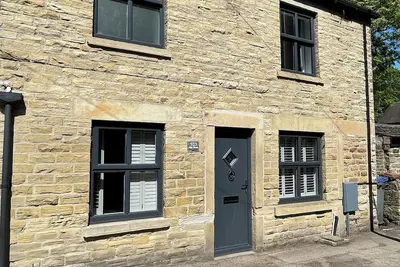 Image de Lovely 2 bedroomed cottage situated in the sought after village of Silkstone.