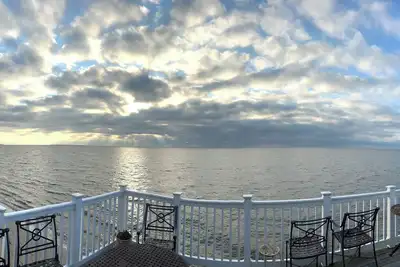 Image de Jersey Shore Waterfront Cottage w/ 175-Ft Private Beach