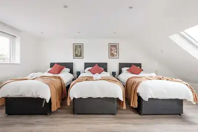 Image de 5 Min to Heathrow Airport - Spacious 5br Sleeps 10