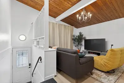 3br | king bed | Roger’s place | Downtown | Expo Centre | Stadium