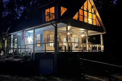 Image de Bright Home near Safe Harbor Aqua Yacht Marina in Pickwick Sleeps 10+. &Garage