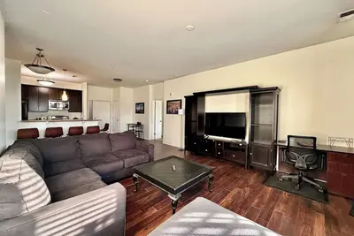 Image de Multi Unit Downtown Penthouse Suite for 6