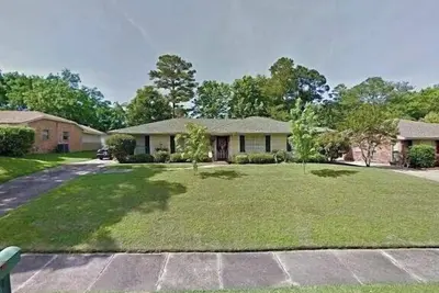 Image de 645b) 4 Bedrooms | Spacious | Hardwood Floors