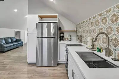 Image de Margrave Studio | 1br 1ba | Upstairs Duplex