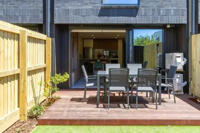 Image de Designer Gated Townhouse | Carpark | Sleeps 6