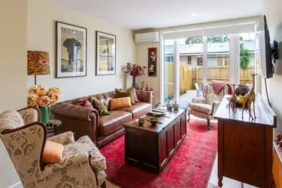 Image de Central 3br and 2. 5 Bath Townhouse with Parking