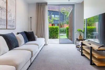 Image de Central City Stay • Private Courtyard • Parking