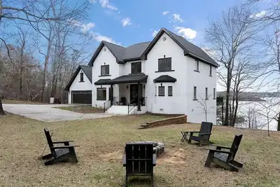 Image de Family-Friendly Smith Lake Waterfront w/ Hot Tub, Pool Table & Kayak