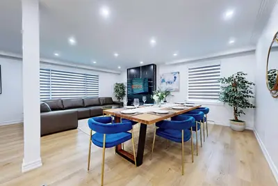 Image de Luxury 7 Bedroom Home [Near Rogers Stadium/Downsview by Bathurst & Sheppard]