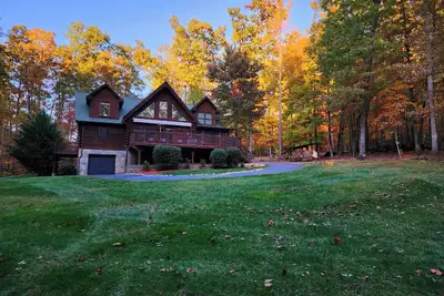 Image de Cozy 3-bedroom cabin on 10 acres in private community