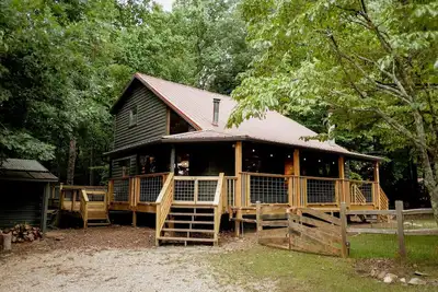 Image de The Ellijay Olive 🫒 | A Warm Modern Cabin in the Woods