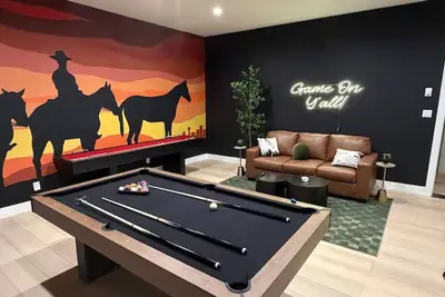 Image de The Longhorn Luxe | Game Room | Fire pit | Karaoke