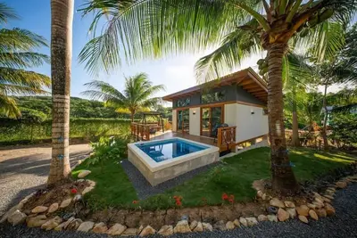 Image de Luxe West Bay Beach Studio with private pool -