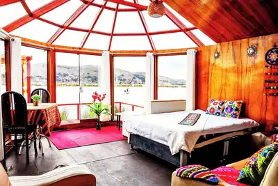 Image de Floating lodge on lake titikaka