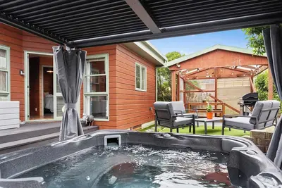 Image de Cedar View | Close to Skyline & Zorb with Spa Pool