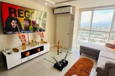 Image de 6th-floor Luxury suite in Portmore with pool, jacuzzi & sea view