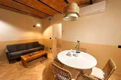 Image de Rustic Apartment steps away from Sagrada Família - restaurants, transport nearby