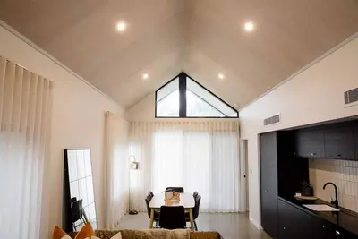 Image de Luxe Studio · Caesia by Melo Studios. Walk to Town