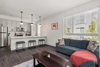 Image de Two CozySuites Ayr | 3 Beds | parking, pool, gym