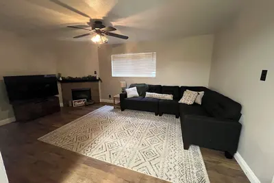 Convenient & Cozy condo on 400