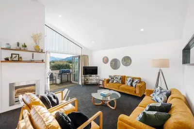 Image de Generous Townhouse: Views & Pool