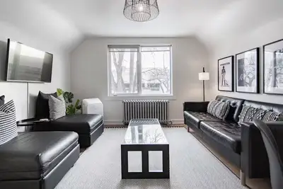 Image de Spacious 1 Bed/1 Bath near Hsc and Downtown *Sleeps 4 and Free Parking