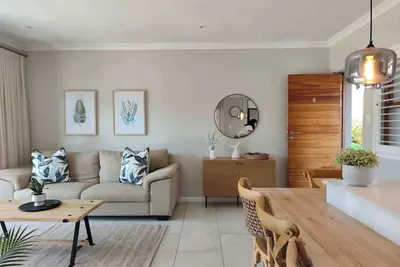 Image de The Whale Tale - 2bd, Pool & 800m to Solar Beach