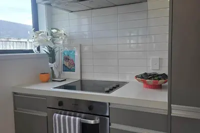 Image de Papamoa beach bach -beach vibes but home comforts. Hop, skip, Jump = beach!