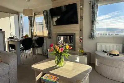 Image de Sea breezes, sandy toes and dolphin Hellos