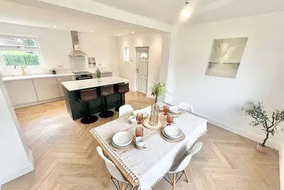 Image de Home in Otley Parking and gated garden