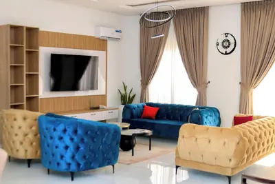 Spacious and Luxurious 3-bedroom apartment