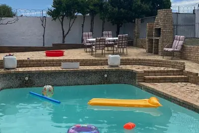 Image de Superb 2-bedroom apartment in vibrant Gqeberha perfect for relaxing