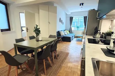 Image de Central City Apartment for 8 in Hamburg