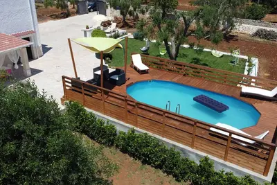 Image de Magnifique maison de vacances avec Wifi, bain à remous, climatisation, piscine privée, Tv, patio