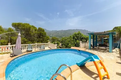 Image de Chalet in the mountains, just 10 minutes from the beach!