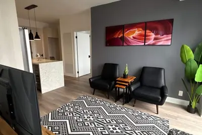Image de Premier 2-Bedroom Corporate Suite in Toronto | Elm Ledbury
