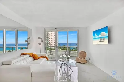 Image de Balcony-Beachfront Condo+ Gym