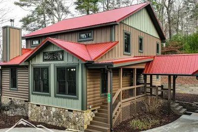 Image de Pet friendly, fenced yard, Hot Tub, Ellijay River, 3/3. 5, King & queen beds