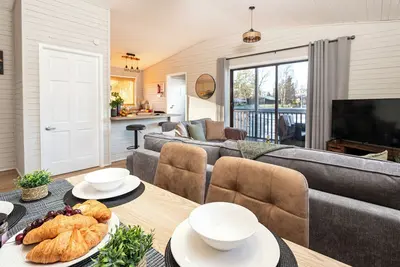 Image de Modern, 2 bed lakeside lodge at the award winning Pinelake resort Carnforth