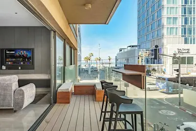 Image de Vibrant Modern 2br steps to the Beach by HolyGuest