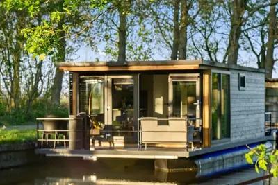 Image de Houseboat bij Leeuwarden. Natuur en 11stedenwater