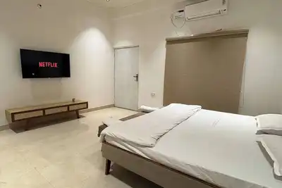 Spacious 2bhk-Ac -Tv- Balcony with Kitchen