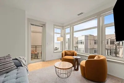 Image de Seattle Waterfront Condo, Free Parking, Rooftop, Hot Tub, Steps to Pike Place