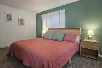 Image de Medical Oasis - 2 Kings, 1 Queen - Work desk